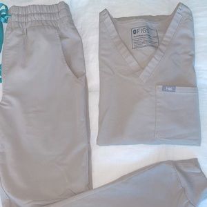 Limited Edition beige - Figs jogger scrub pants and front pocket top size XS.
